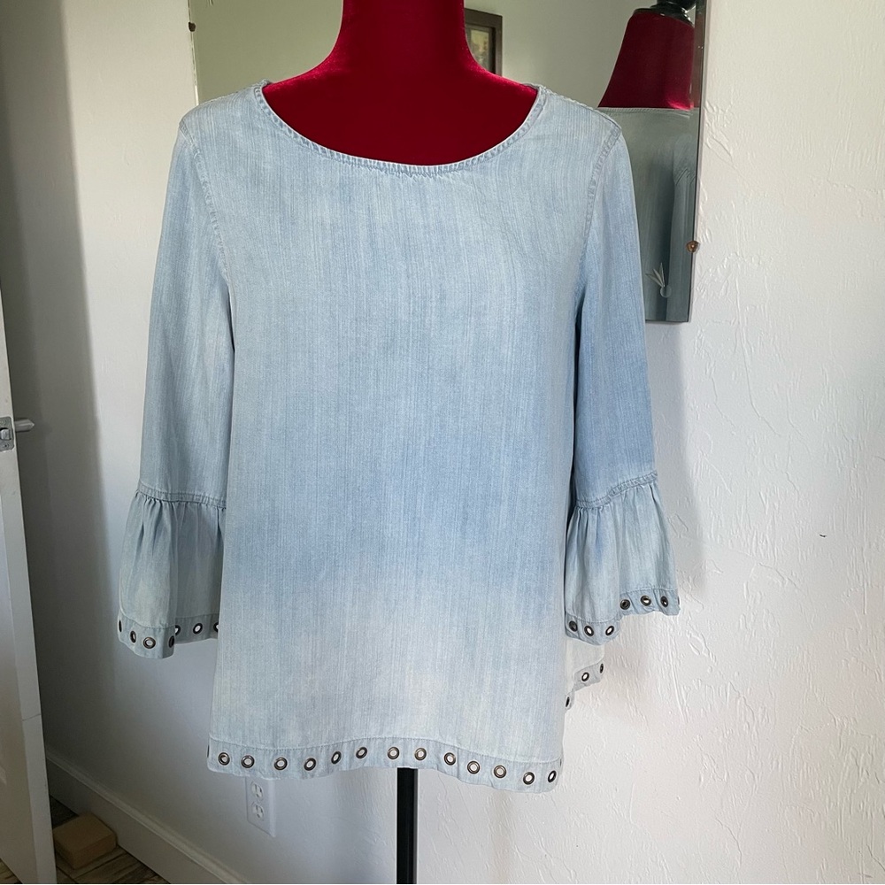 John Mark Top Size Medium Faux Lightweight Denim Decorative Grommets Excellent!